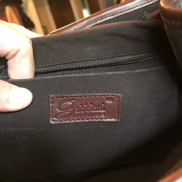 Gabbiani Crossbody Bag - small mark on front of bag as shown in pics. - Picture 7 of 7